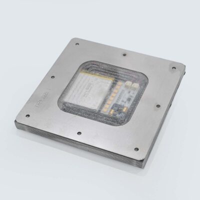 Libre Light 21 Unterseite des solarbetriebenen Lichtmoduls der Libre-Light Trockentoilette mit dunkler Oberfläche und flacher Bauform für effiziente Beleuchtung.