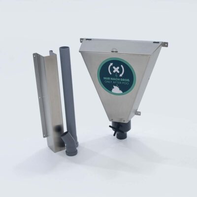 Spencer 3 Edelstahl-Streuspender Spencer für Liloo Trockentoilette mit Trichterform, Deckel und Drehmechanismus zur Dosierung von Einstreu, zwei grauen Anschlussrohre, sowie Haltewinkel für Montage