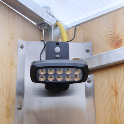 Libre Light 16 LED Licht in der öffentlichen Trocken- und Trenntoilette Libre.