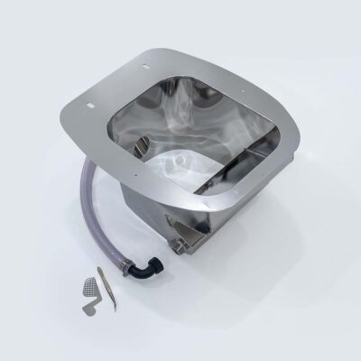 Set 1: Peepot Edelstahlmodul für Trockentoilette in Draufsicht mit seitlichem Rohr für Einstreu-Spülung, flexiblem Schlauch, Pinzette und Sieb.