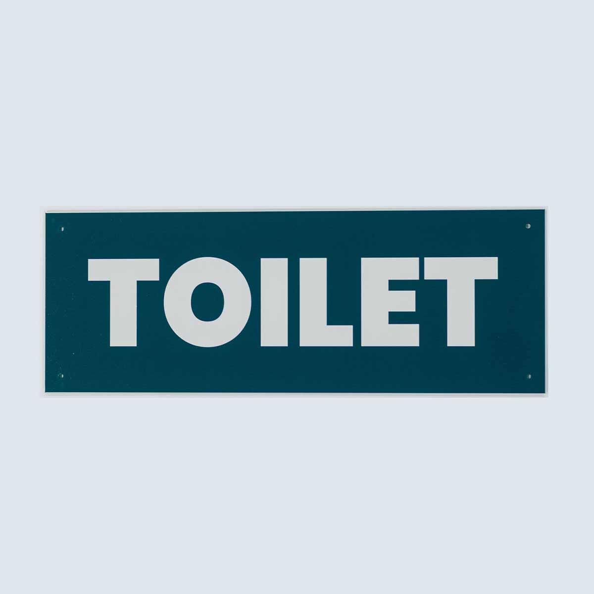 Rechteckiges Hinweisschild mit weißem Text „TOILET“ auf grünem Hintergrund.