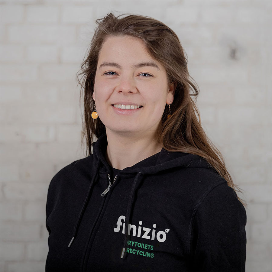 Über uns 22 Lilly Müller, Werkstatt, Finizio-Crew-Portrait