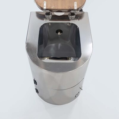 Draufsicht der Liloo Trockentoilette aus Edelstahl mit geöffnetem Sitzbereich und Urin- und Feststofftrennsystem.