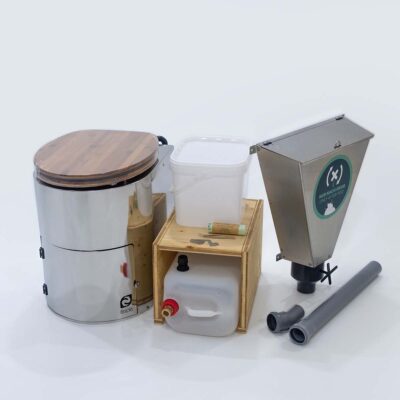 Liloo Set 4: Liloo Trockentoilette mit Edelstahlgehäuse, Bambus-Sitz, Urinbehälter, Streuspender und Zubehörteilen.