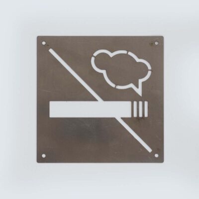 Schilder 15 Quadratisches Metallschild mit Rauchverbot-Symbol.
